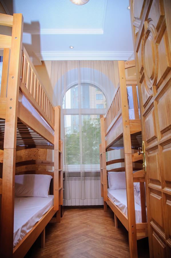 Golden Globus Hostel Kiev Exterior foto