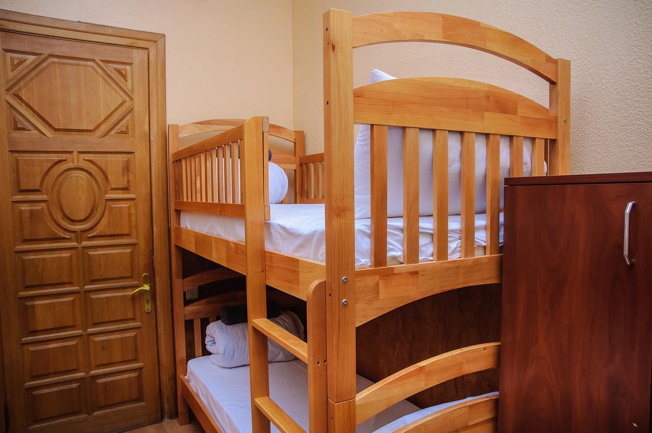 Golden Globus Hostel Kiev Exterior foto